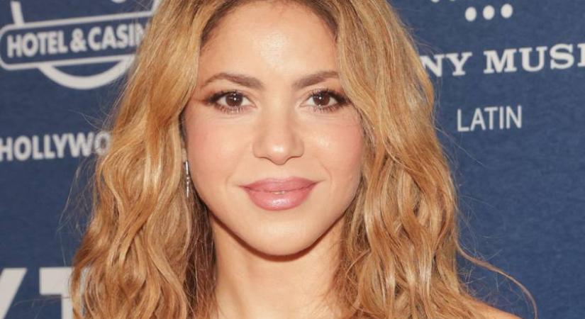 A 47 éves Shakira bombázó új klipjében: kivágott szettje nem bízott túl sokat a fantáziára