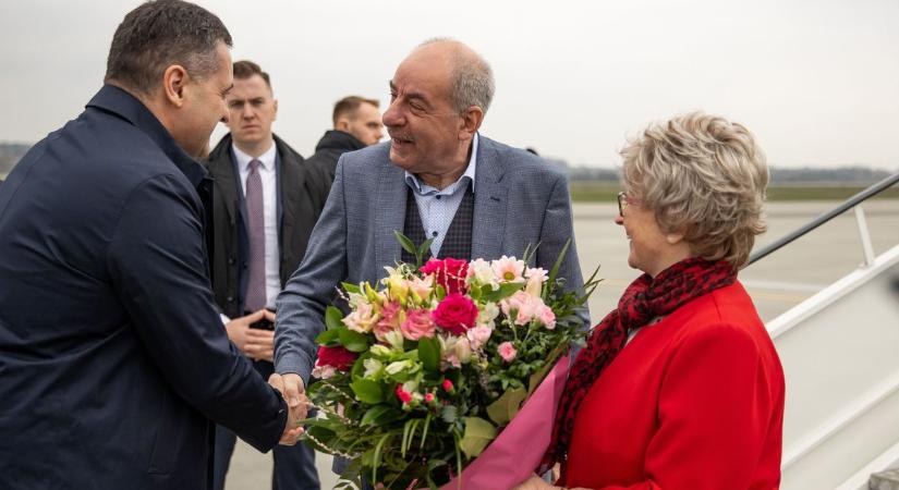 Lengyelországba látogatott a magyar köztársasági elnök