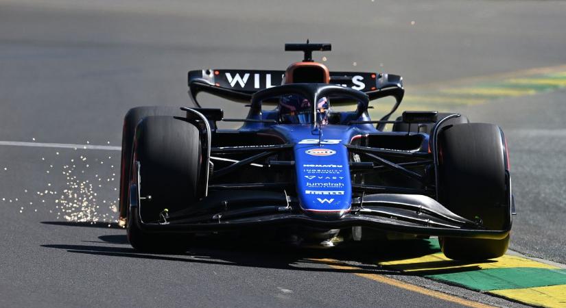 Összetörte autóját, csapattársa helyén mégis folytathatja a versenyhétvégét az F1-es pilóta