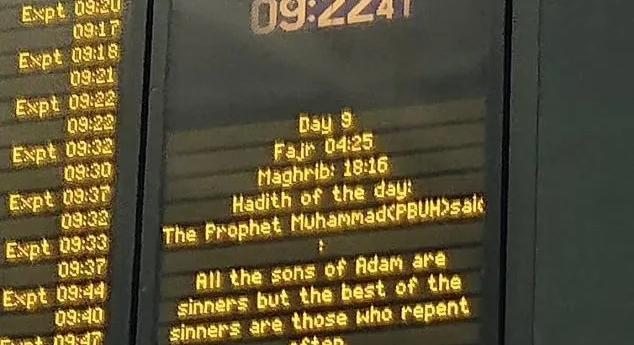 Korán-üzenet egy londoni főpályaudvar utastájékoztatóján