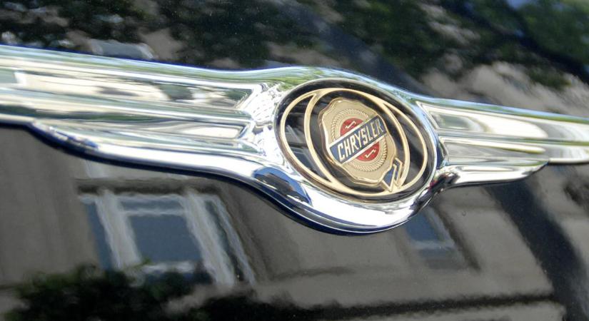 Életveszélyes hibát találtak, emiatt több százezer autót hív vissza a Chrysler