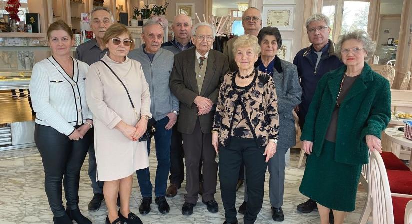 Meglepték egykori kollégái a 95 éves kecskeméti nyugalmazott főorvost