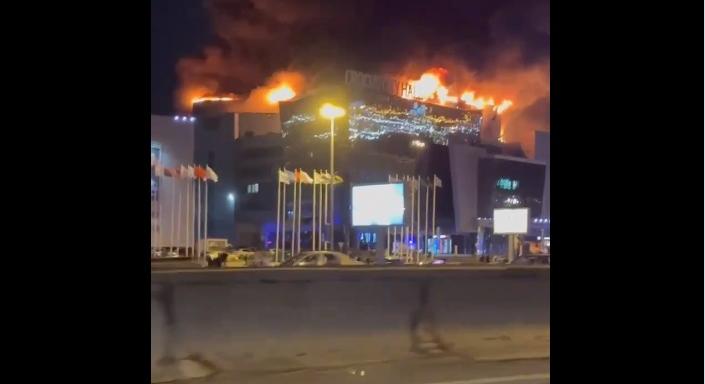 Breaking: lövöldözés volt Moszkva központjában, rengeteg a halott és a sebesült, lángokban áll a bevásárlóközpont – Sokkoló felvételek