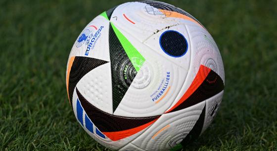 Kívül színes, belül high-tech – ilyen a nyári foci-Eb labdája, a Fussballliebe