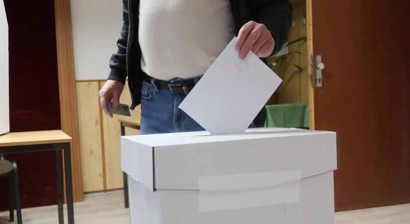 Galvánek: „Minden szavazóhelyiség nyitva van”