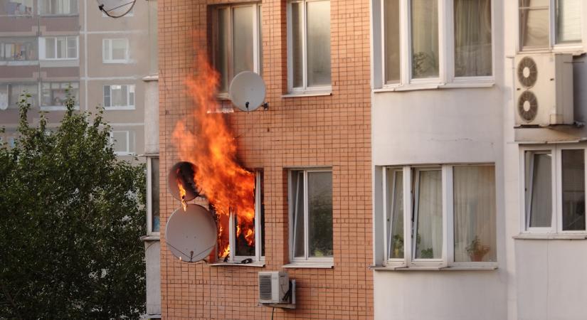 Panel égett Miskolcon: menekültek a lakók a tűz elől