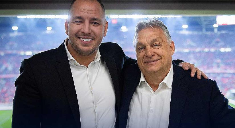 Orbán Viktor Curtissel szurkolta végig a magyar-török meccset: a miniszterelnök egy ölelkezős fotót posztolt a VIP-szektorból