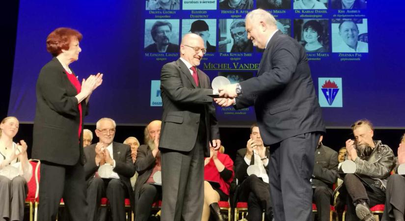 Radnóti-díjat kapott Sárosi Attila