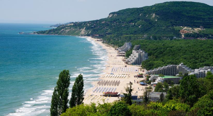 Ennyit az olcsó tengerpartokról? Iszonyú árermelés jöhet a magyarok kedvenc filléres nyaralóhelyén