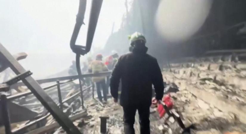 Megrázó felvételt közöltek a kiégett moszkvai koncerteremről  videó