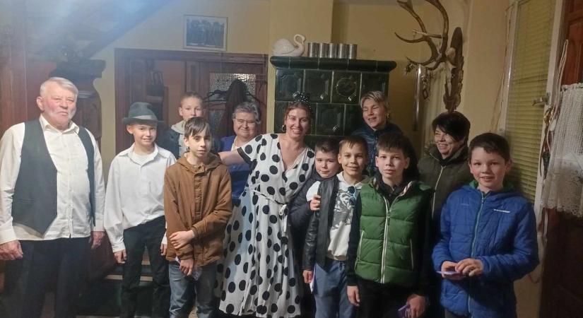 A csepregi kovászolókat a csornai apát is meghívta kenyérsütő workshopot tartani