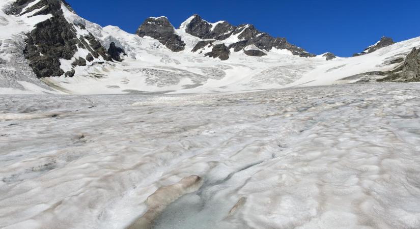 Két síelőt sodort el a lavina Svájcban, nem élték túl