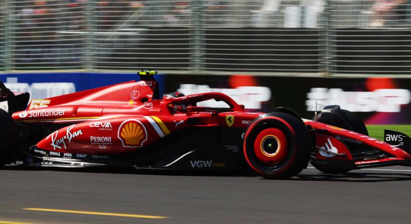 Sainz vezetésével kettős Ferrari-győzelem, Verstappen kiesett Melbourne-ben!