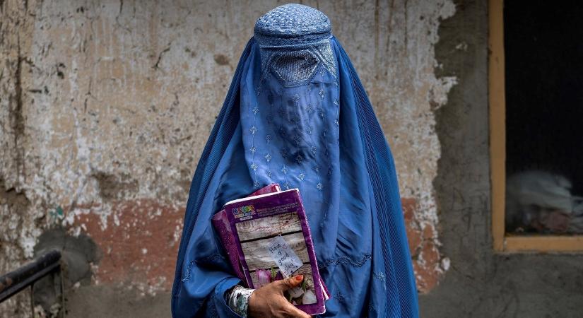 Ismét lányok nélkül indult a tanév Afganisztánban, de mi állhat a szigorú korlátozások hátterében?