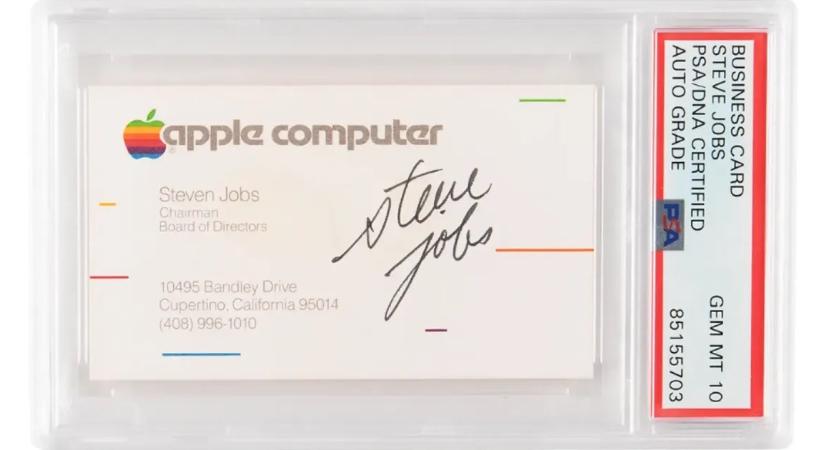 Lakást lehetne venni Steve Jobs elárverezett névjegykártyájának árából