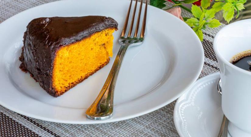 Brazil répatorta egyszerű kevert tésztából: a bolo de cenoura tetejére csokikrém is kerül