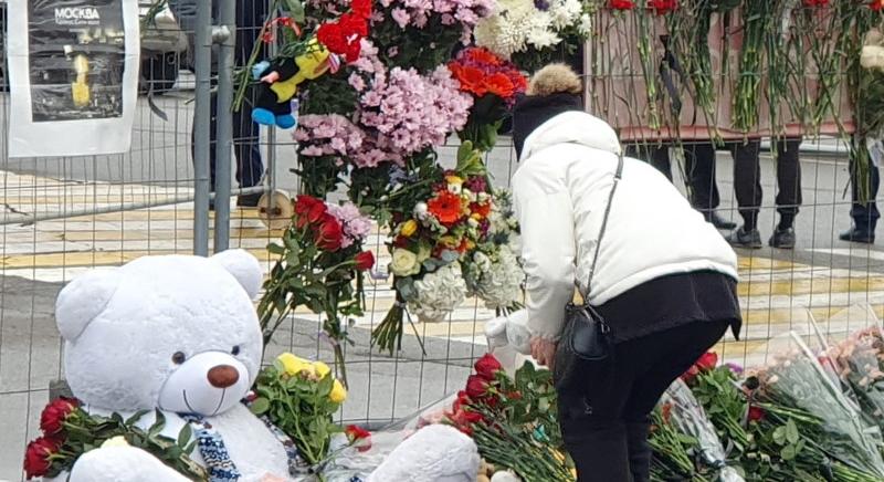 Félárbócon a lobogó, Oroszország a moszkvai terrortámadás áldozatait gyászolja