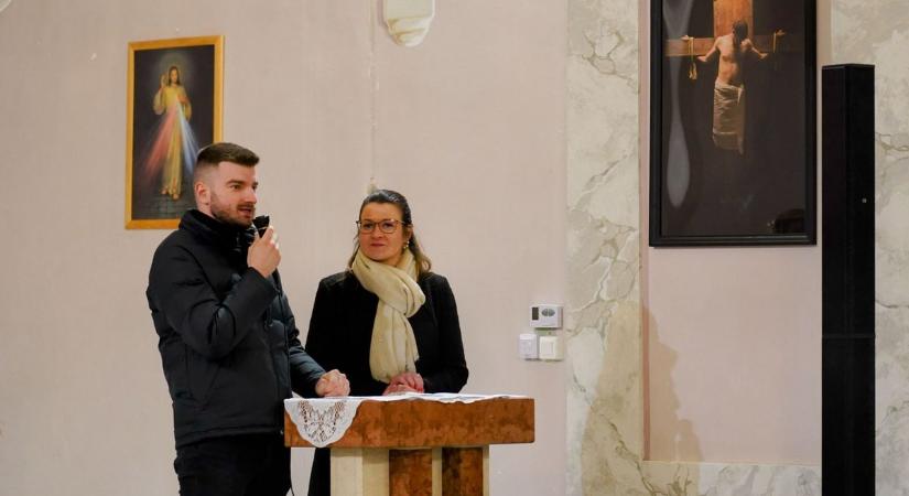 Statio: Megrendítő kiállítás nyílt a drégelypalánki templomban