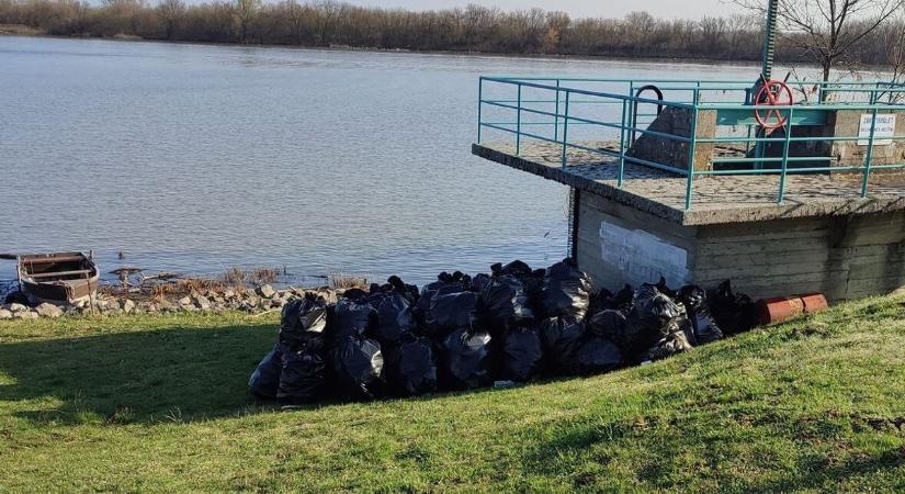 Nagytakarítás: már több mint 2000 zsáknyi hulladéknál tart a Kötivízig