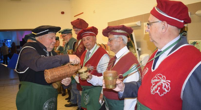 Jubileumi borverseny és borászbál Böhönyén