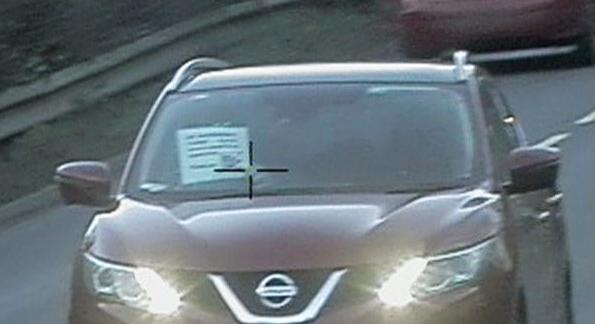 Fényképezni tilos táblát mutatott fel a traffipaxnak egy angliai autós