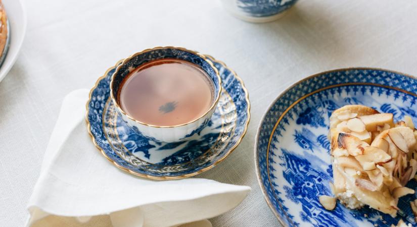 Rendezz egy tea partit a Bridgerton stílusában! Mutatjuk a dekort és a recepteket!