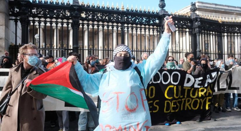 Békés palesztin tüntetők lerohanták a British Museumot