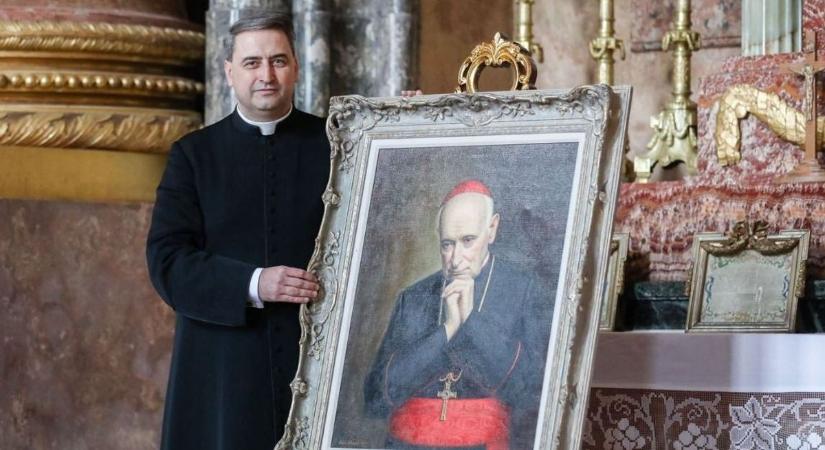 Mindszenty egy kicsit hazatért – A bíboros portréja mellett imádkozhatnak a hívek Szombathelyen