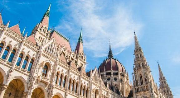 Orbán Viktor embereit megizzasztják, kellemetlen napra ébredt a kormány