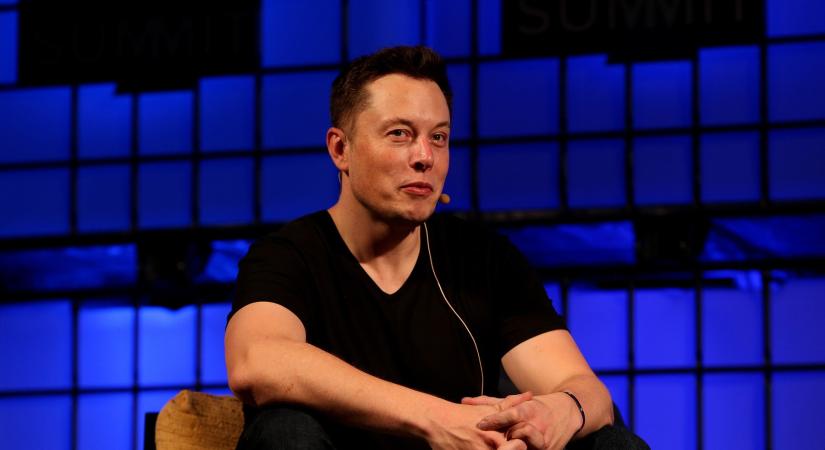 Elon Musk megmondta, mikor veszi át a világ irányítását a mesterséges intelligencia