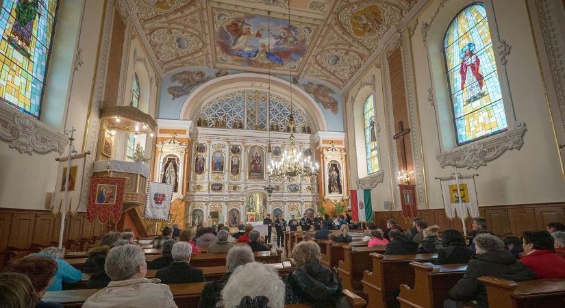 Virágvasárnap: ünnepi szentmisét és barkaszentelést tartottak Létavértesen
