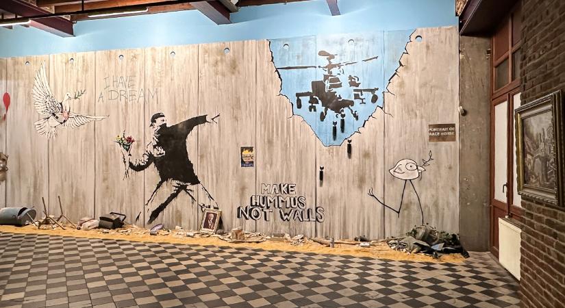 Budapestre érkezik a világhírű Banksy kiállítás