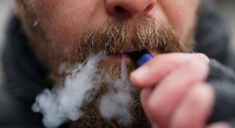 Betiltják az eldobható e-cigarettákat Belgiumban 2025-től
