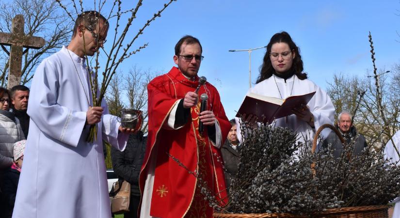 Barkaszenteléssel kezdődött az ünnepi liturgia Marcaliban