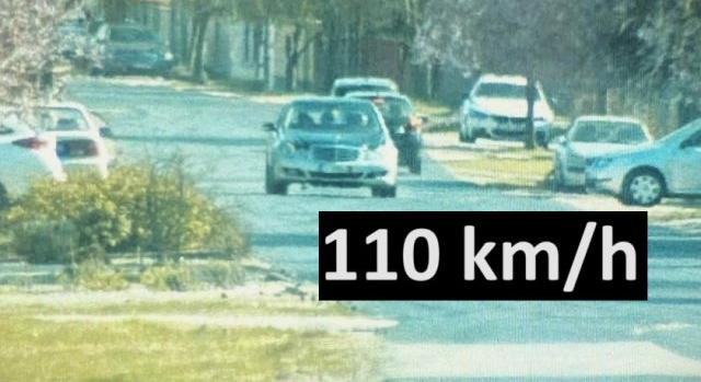 50 helyett 110 km/h egy 20 éves Mercedesben? Íme a büntetése!