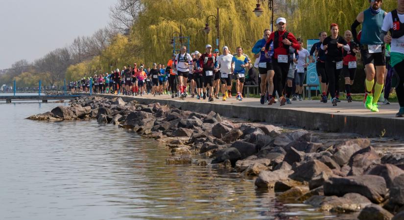 Több mint kétezer futó volt Balaton Szupermaratonon