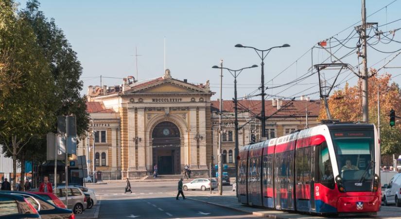 Magyar versekkel járnak a belgrádi buszok és villamosok