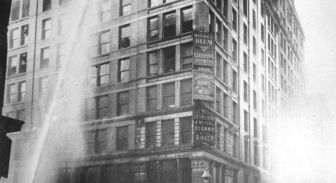 1911. március 25.: 147 munkás veszíti életét egy New York-i tűzvészben