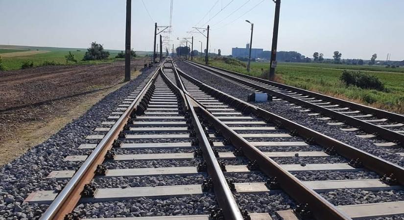 Közel 7 milliárd lejjel alábecsülték egy romániai vasútvonal felújításának költségeit