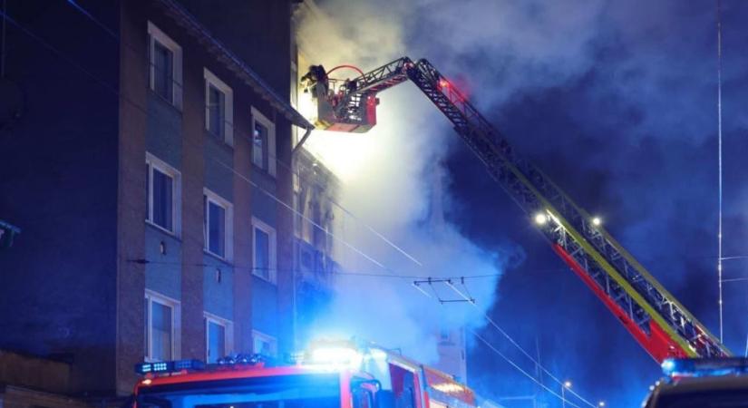 Hatalmas tűz, három ember meghalt, egy csecsemő eltűnt Németországban