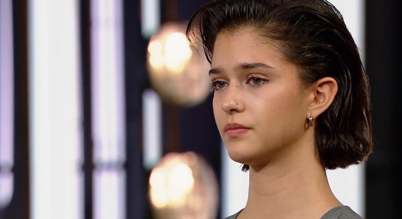 Keveházi Gábor lánya sírva omlott össze, miután hazaküldte őt a Next Top Model Hungary zsűrije: „Apukám is megmondta, hogy botlábú vagyok” – videó
