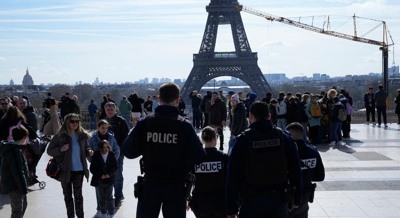 Csaknem 130 francia középiskola merényletfenyegetést kapott