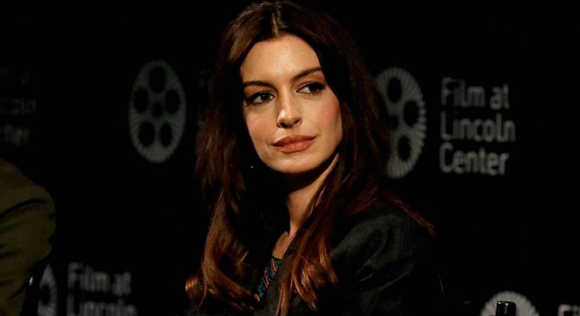 Anne Hathaway 2015-ben elvetélt, miközben egy olyan darabban szerepelt, amiben heteken át szülésjelenetet kellett eljátszania