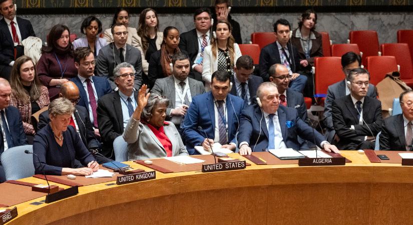 Az ENSZ Biztonsági Tanácsa első határozatát fogadta el a gázai tűzszünetről, Washington tartózkodott