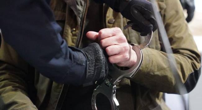 A hadsereg élelmiszer-beszerzője 58 millió hrivnyát lopott, protézisgyártó üzemet is vett, most őrizetbe vették – DBR
