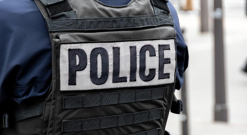 Rettegnek a franciák: csaknem 130 iskolát fenyegetnek merénylettel