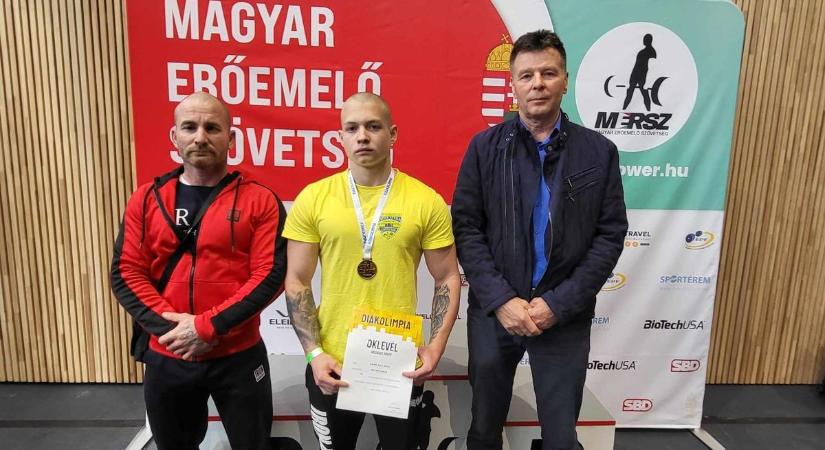 A vécsi fekvenyomó bajnok majd' 30 kilóval múlta felül az ezüstérmest