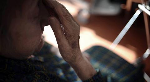Áttörés az Alzheimer-szűrésben: 10-15 évvel a tünetek előtt kimutatható a betegség egy új vizsgálattal