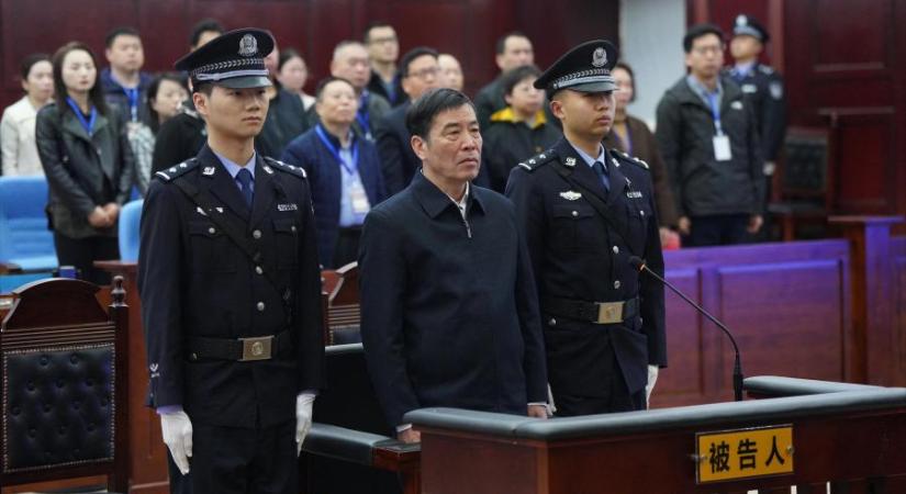 Vesztegetésért és kenőpénz elfogadásáért életfogytiglant kapott a kínai futballszövetség korábbi vezetője, az egész vagyonát elkobozzák