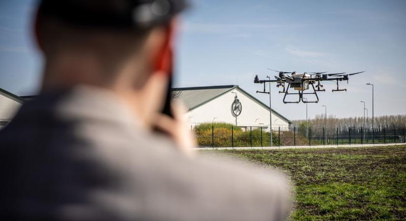 Drónbemutató Mezőhegyesen: élnek a digitális lehetőségekkel – videóval, galériával